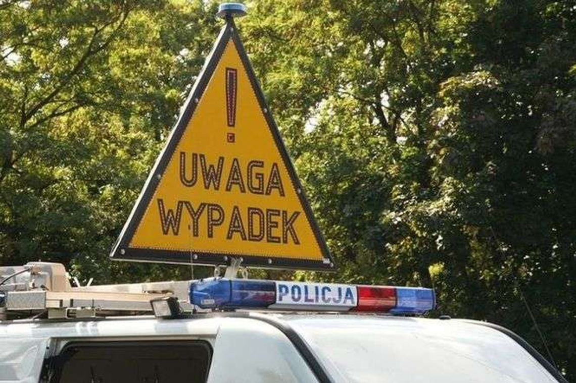 Wypadek na DK 17: Zderzenie dwóch samochodów, są ranni Wypadek na DK 17: Zderzenie dwóch samochodów, są ranni