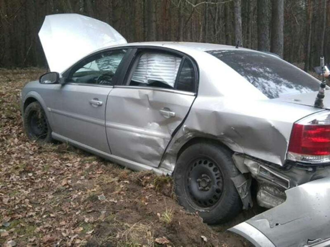 Wypadek na DK-19. Sreberko w rowie. Policjanci w szpitalu