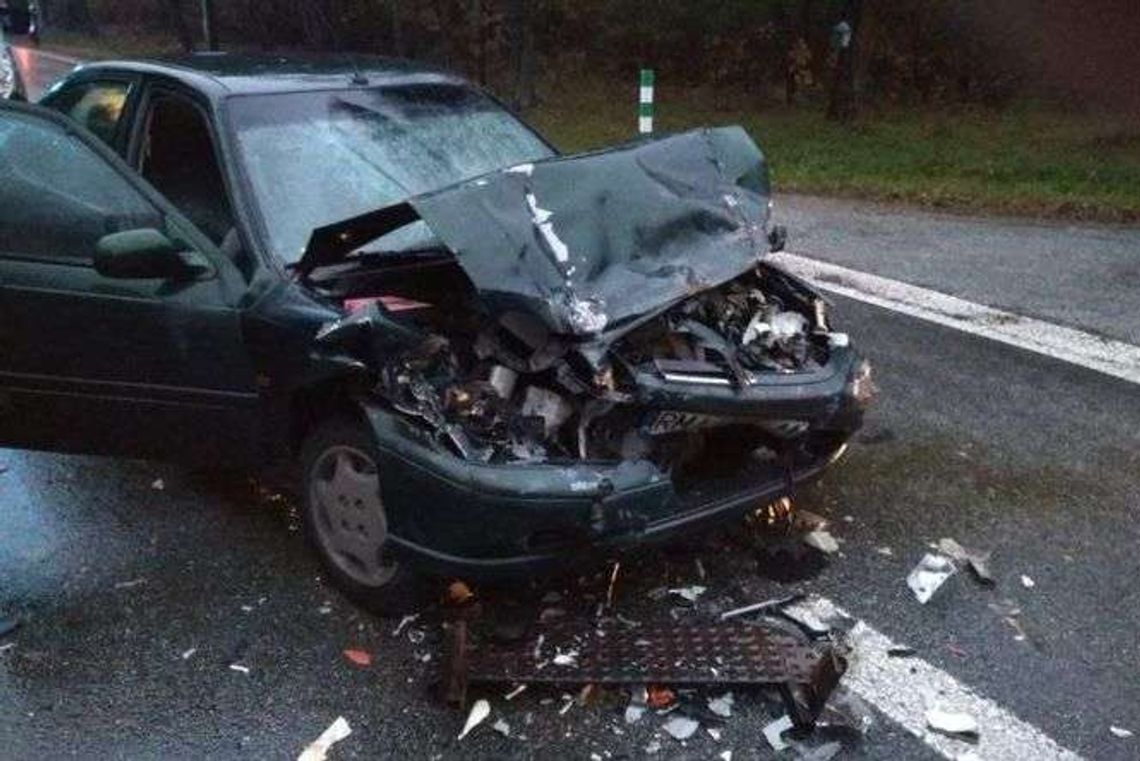 Wypadek na DK 63. Dwie osoby w szpitalu (zdjęcia) Wypadek na DK 63. Dwie osoby w szpitalu (zdjęcia)