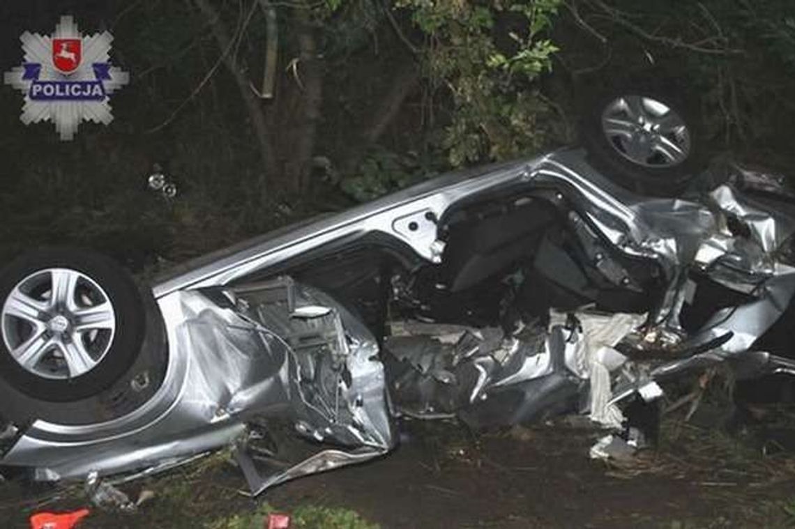 Wypadek na DK17. Dwie osoby nie żyją, jedna jest ranna