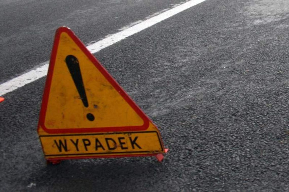 Wypadek na drodze krajowej nr 17. Zderzyły się dwa samochody