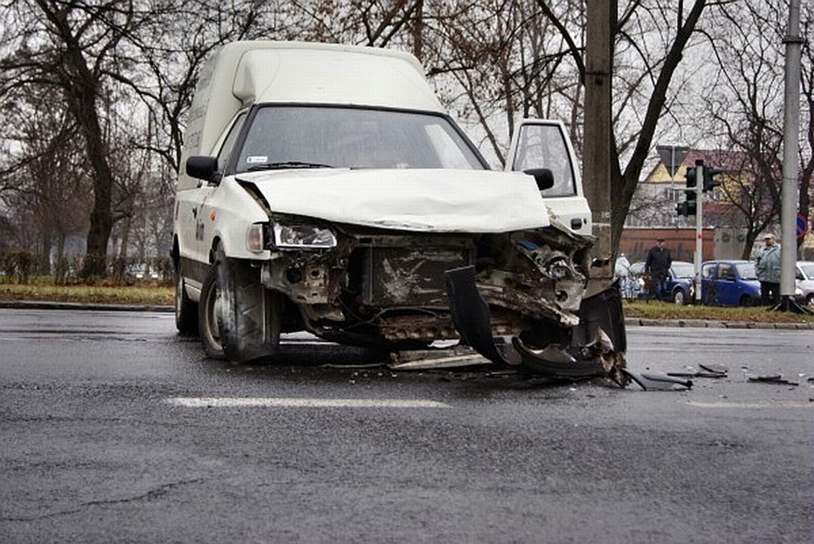 Wypadek na Drodze Męczenników Majdanka (zdjęcia) Wypadek na Drodze Męczenników Majdanka (zdjęcia)