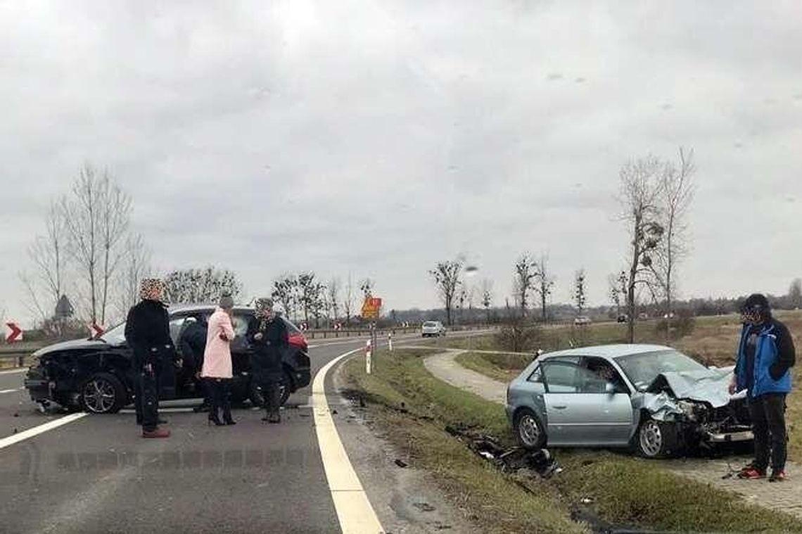 Wypadek na drodze nr 17, trzy osoby poszkodowane