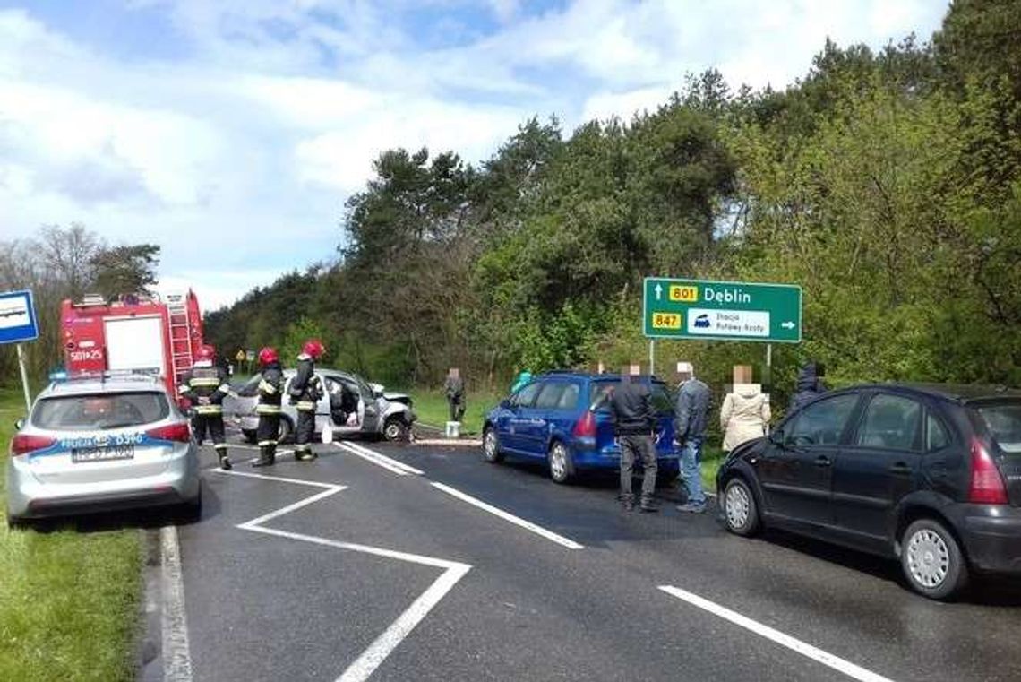 Wypadek na drodze Puławy - Gołąb. Trzy osoby trafiły do szpitala