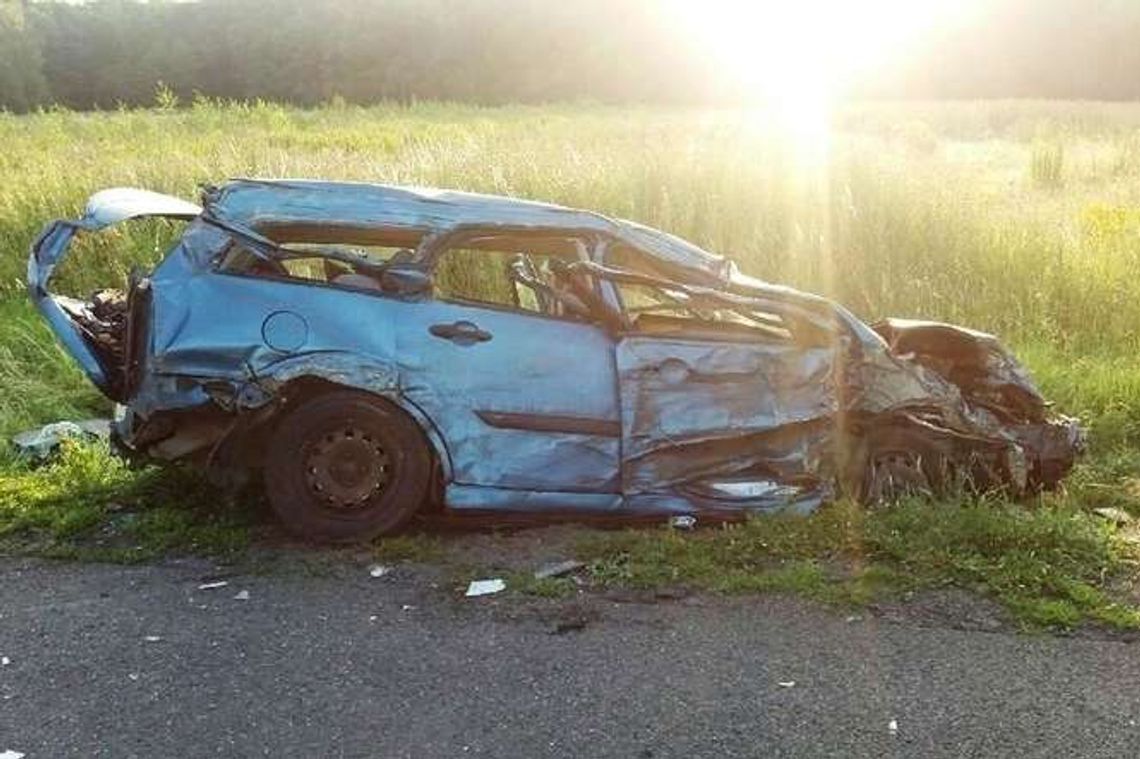 Wypadek na krajowej "17", zginęła 17-letnia dziewczyna Wypadek na krajowej "17", zginęła 17-letnia dziewczyna
