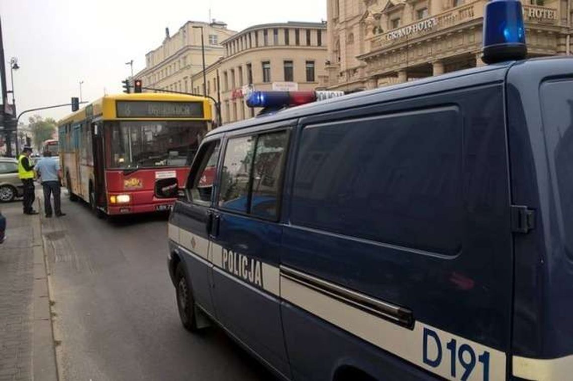 Wypadek na Krakowskim Przedmieściu. Autobus potrącił pieszą