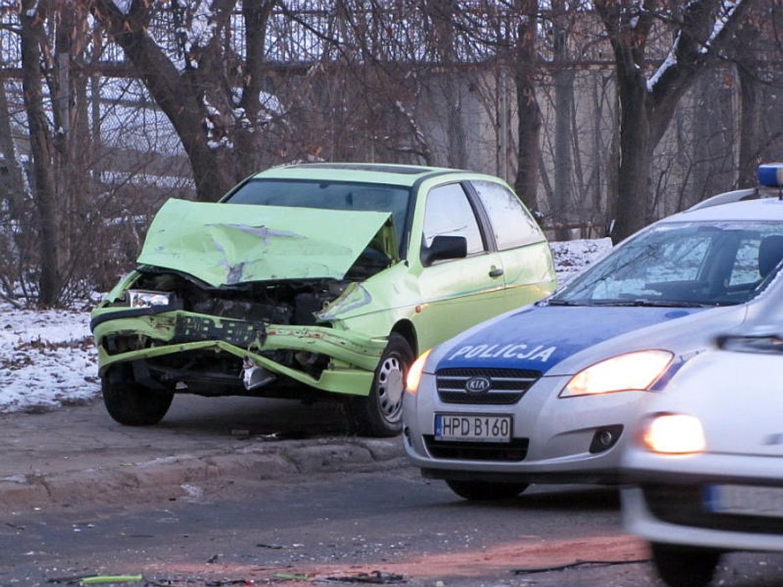 Wypadek na Łęczyńskiej: Dwie osoby trafiły do szpitala Wypadek na Łęczyńskiej: Dwie osoby trafiły do szpitala