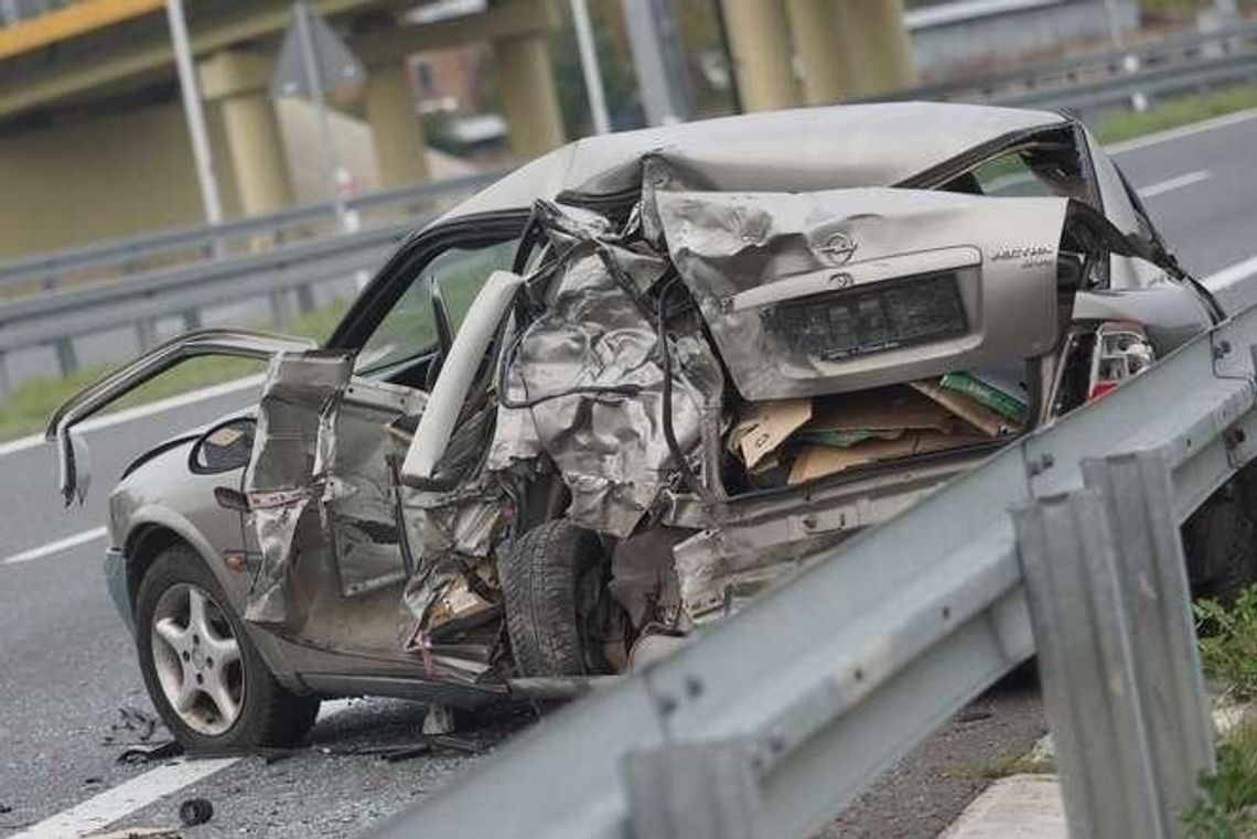 Wypadek na obwodnicy Lublina. Kierowca cofał, bo przegapił zjazd Wypadek na obwodnicy Lublina. Kierowca cofał, bo przegapił zjazd