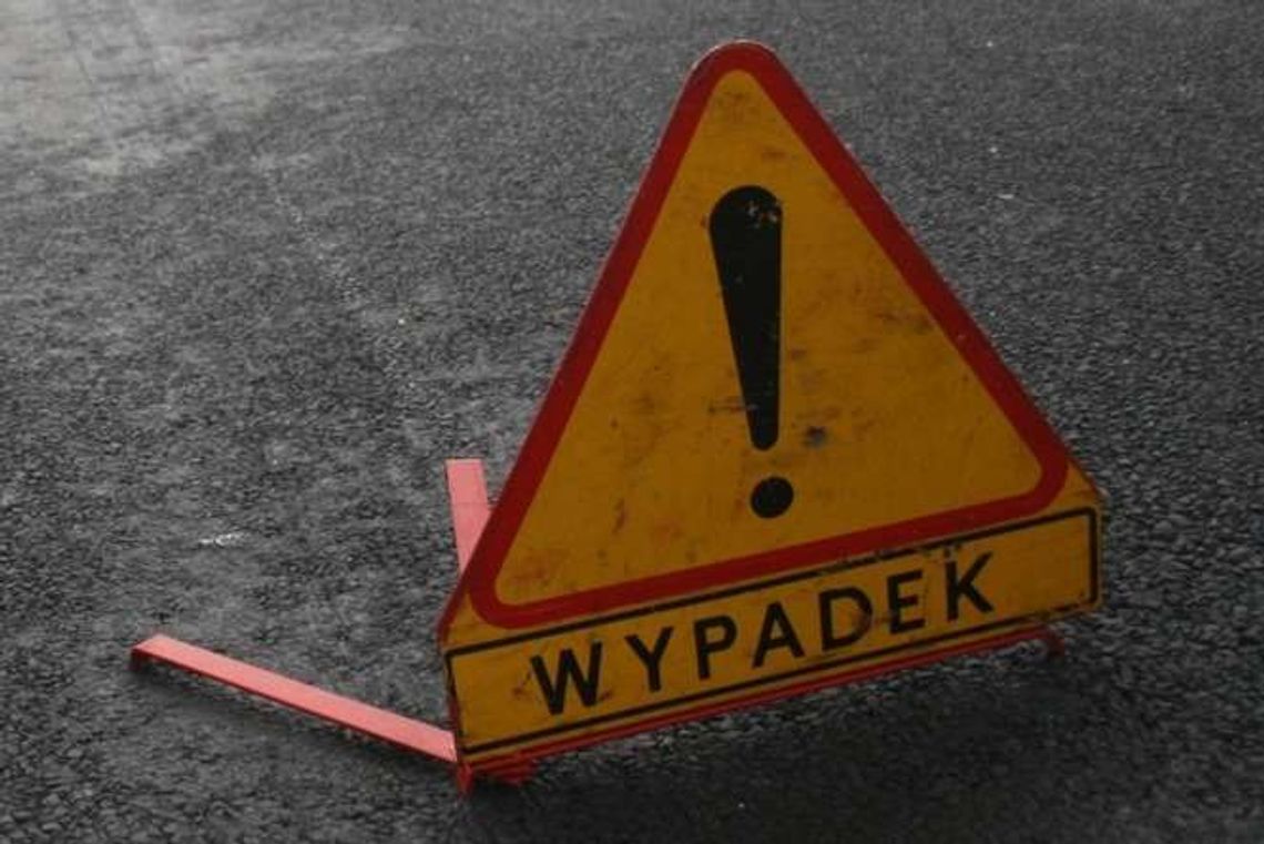 Wypadek na obwodnicy Piask. Dachował bus Wypadek na obwodnicy Piask. Dachował bus