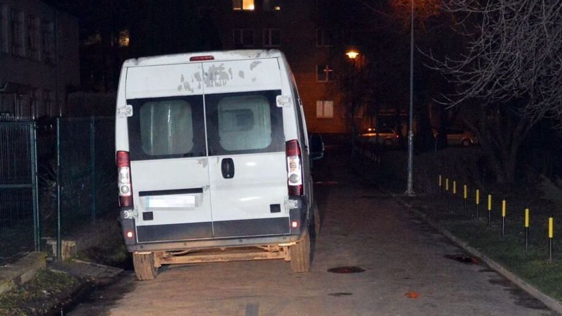 Wypadek na osiedlu. Bus potrącił pieszego