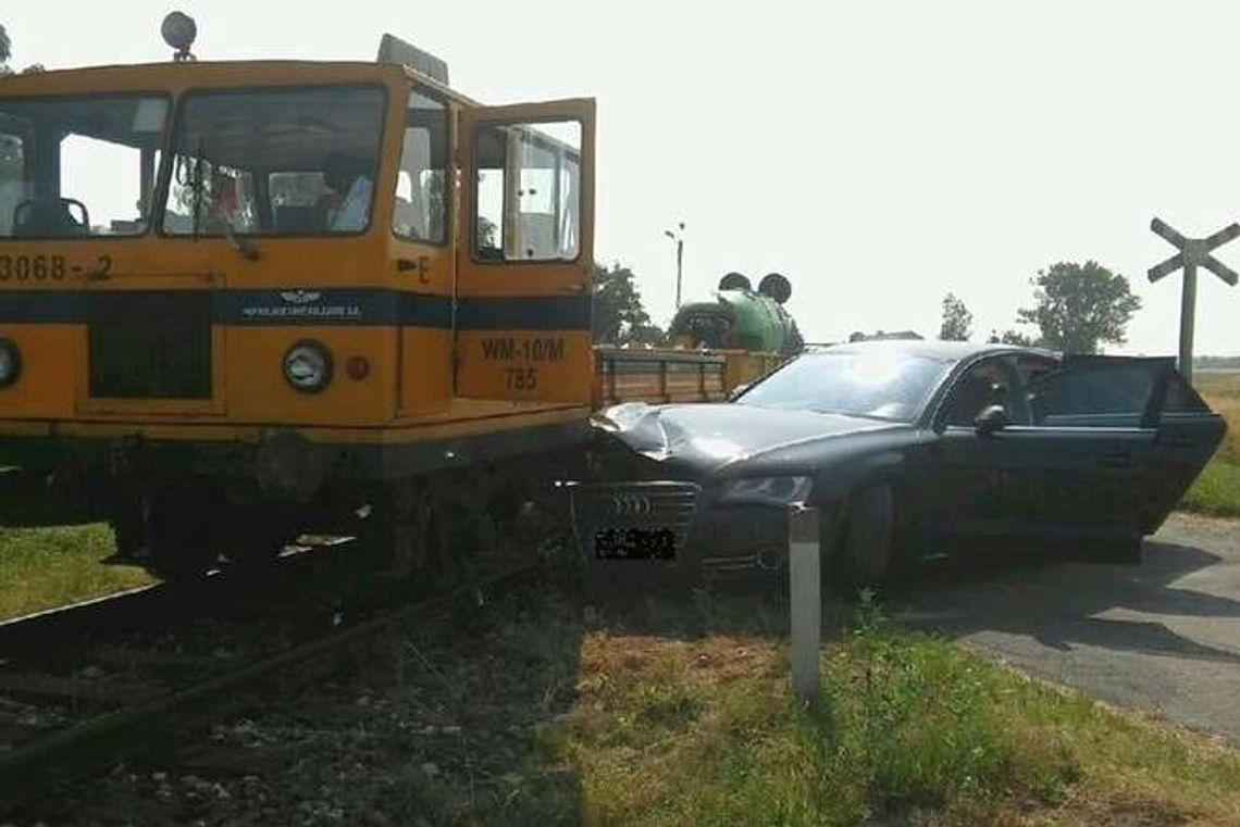 Wypadek na przejeździe kolejowym. Wjechała wprost pod drezynę