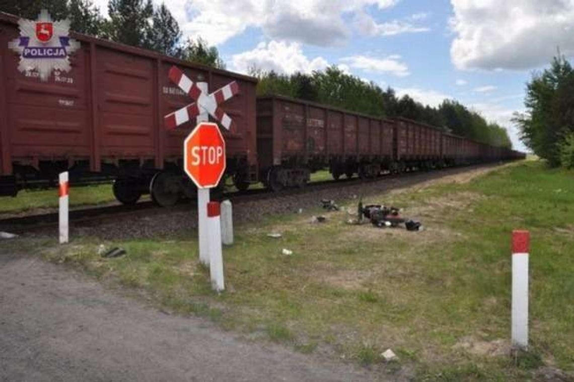 Wypadek na przejeździe: Motocyklista uderzył w pociąg