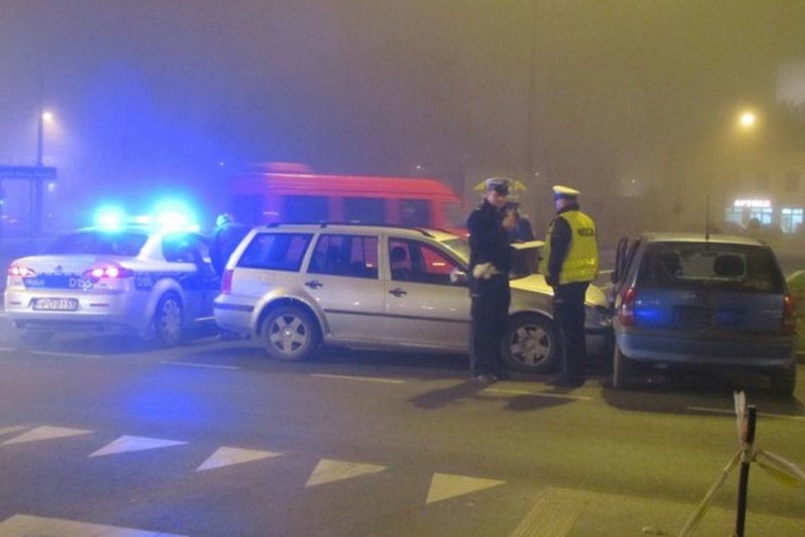 Wypadek na rondzie Mohyły, pożar samochodu przy ul. Lipowej (zdjęcia, wideo) Wypadek na rondzie Mohyły, pożar samochodu przy ul. Lipowej (zdjęcia, wideo)