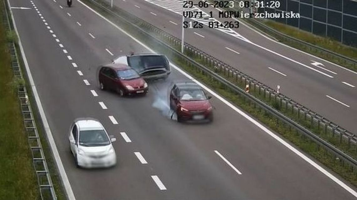 Wypadek na S12. Poszkodowane małe dziecko (nagranie z kamer)