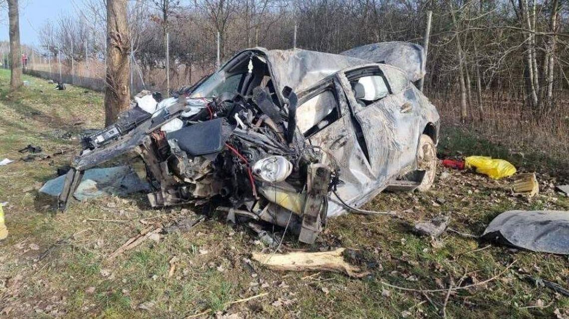 Wypadek na S12 w Bronowicach. BMW wypadło z drogi