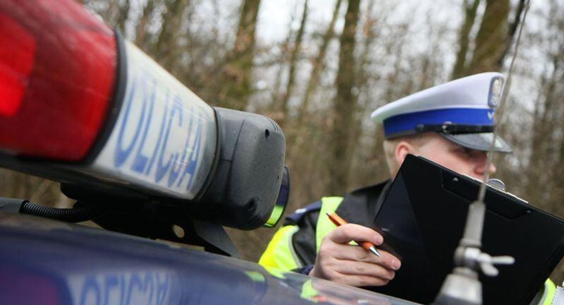 Wypadek na S17. Fiat zderzył się z ciężarówką Wypadek na S17. Fiat zderzył się z ciężarówką