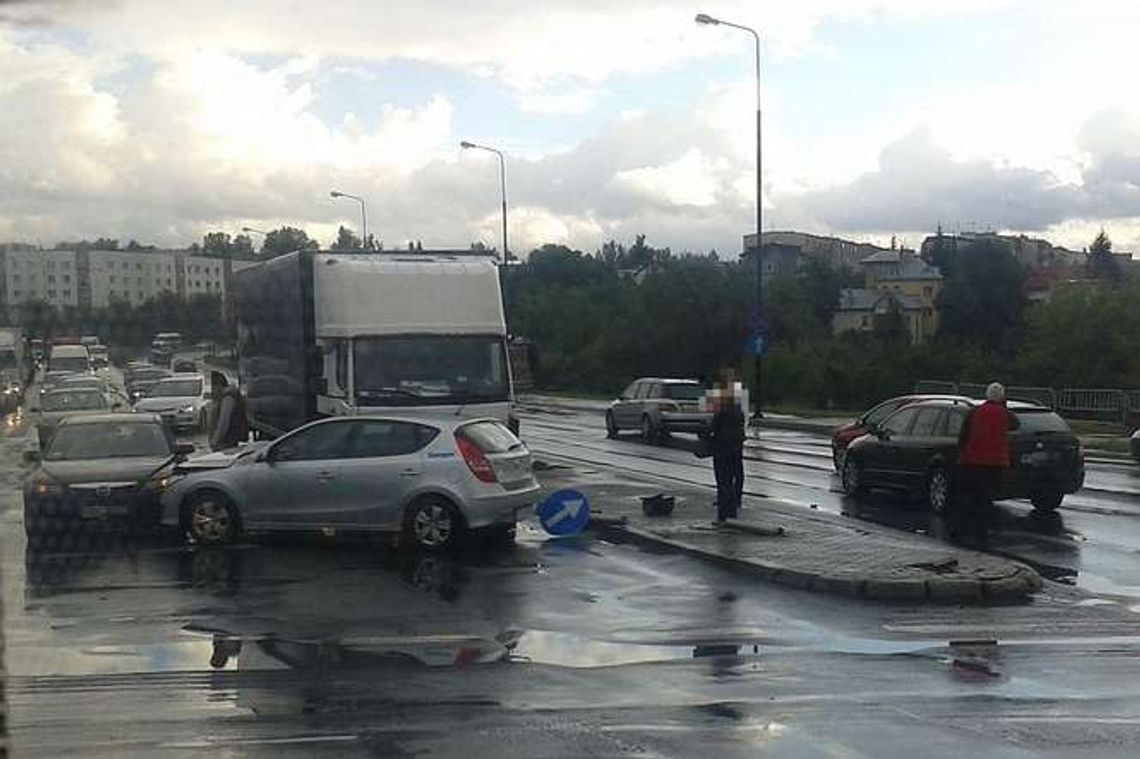 Wypadek na skrzyżowaniu al. Sikorskiego i Solidarności