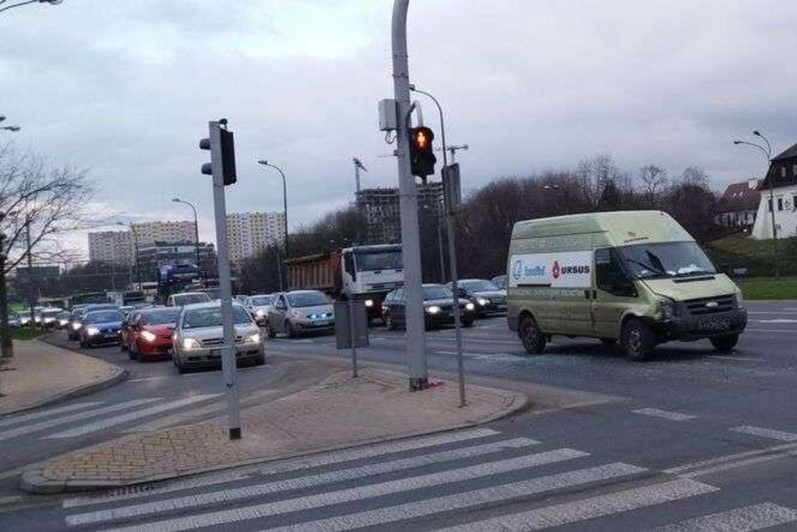 Wypadek na skrzyżowaniu al. Solidarności i Dolnej 3 Maja