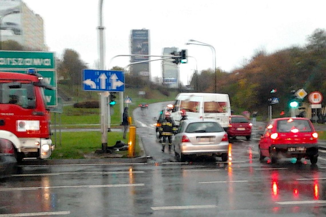 Wypadek na skrzyżowaniu al. Solidarności z al. Kompozytorów Polskich Wypadek na skrzyżowaniu al. Solidarności z al. Kompozytorów Polskich