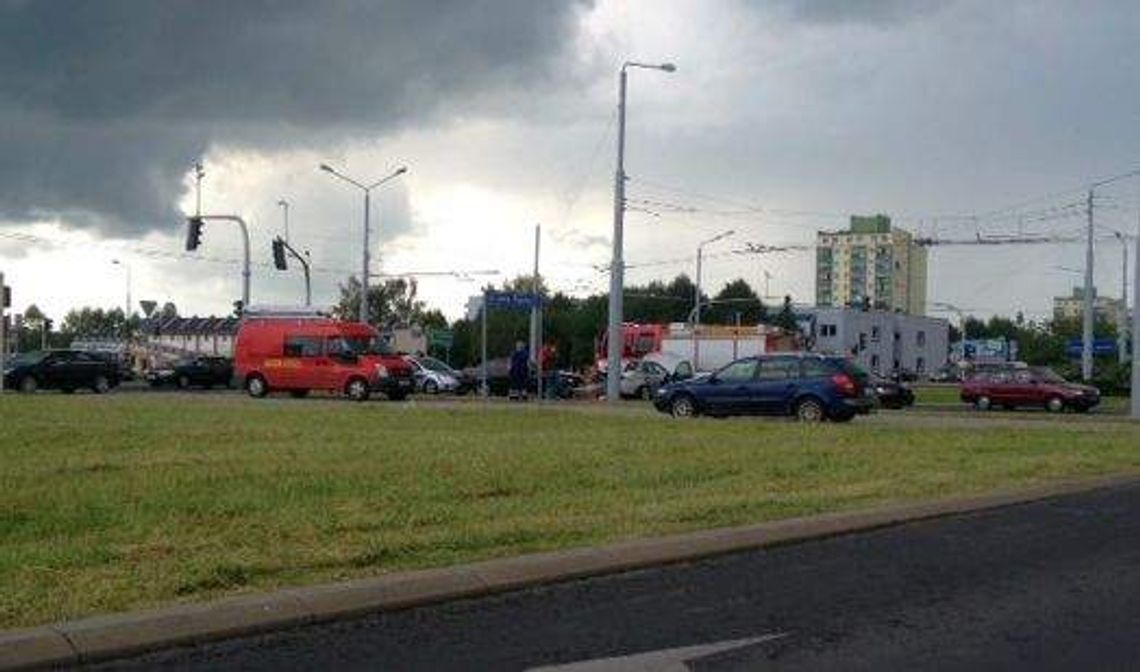Wypadek na skrzyżowaniu Filaretów z Jana Pawła II. Jedna osoba ranna