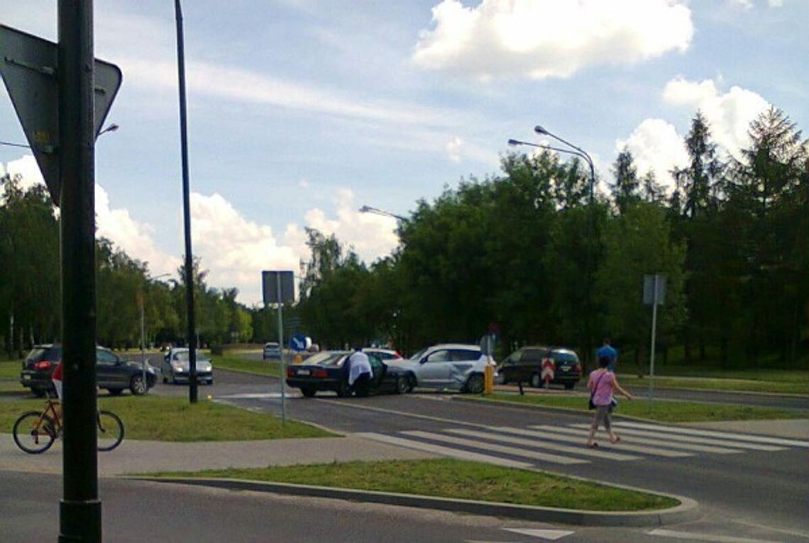 Wypadek na skrzyżowaniu ul. Elsnera z Kompozytorów Polskich Wypadek na skrzyżowaniu ul. Elsnera z Kompozytorów Polskich