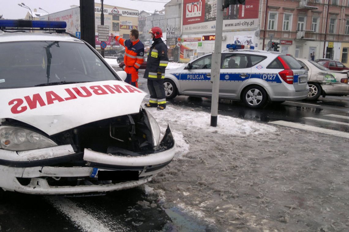 Wypadek na skrzyżowaniu ul. Lubartowskiej z al. Solidarności Wypadek na skrzyżowaniu ul. Lubartowskiej z al. Solidarności