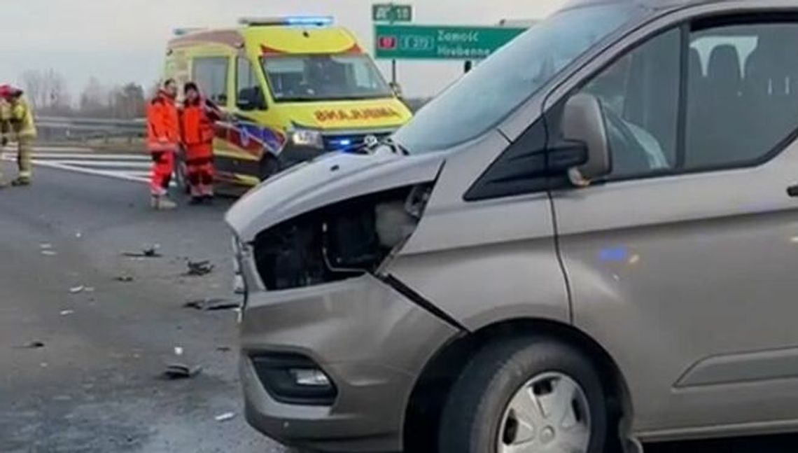 Wypadek na trasie S12. Pięć osób w szpitalu. Kierowca busa kompletnie pijany Wypadek na trasie S12. Pięć osób w szpitalu. Kierowca busa kompletnie pijany