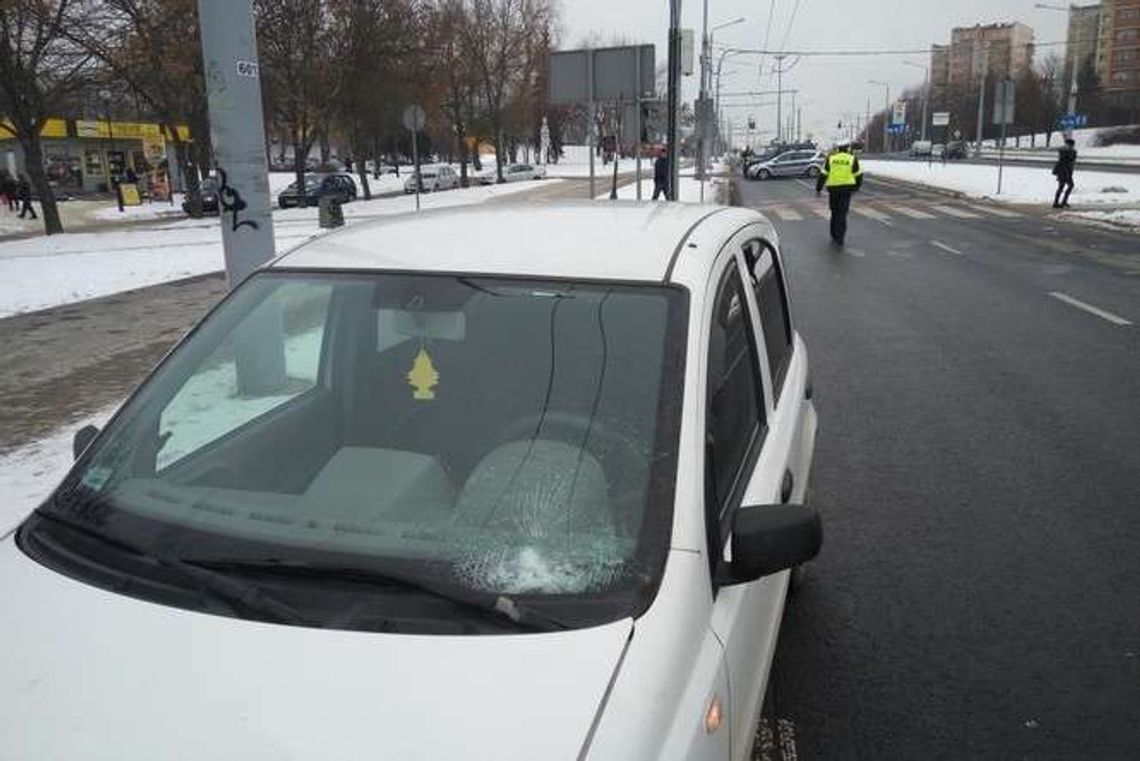 Wypadek na ul. Armii Krajowej. Piesza potrącona na przejściu
