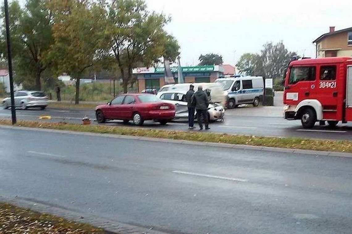 Wypadek na ul. Choiny. Zderzyły się trzy samochody
