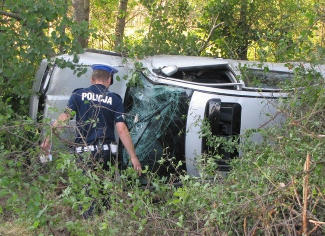 Wypadek na ul. Cienistej w Lublinie. Skoda wypadła z drogi Wypadek na ul. Cienistej w Lublinie. Skoda wypadła z drogi