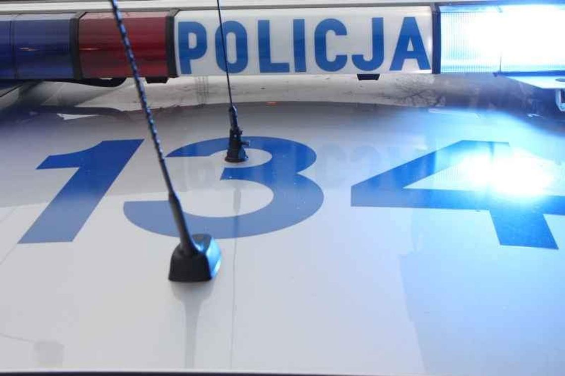 Wypadek na ul. Głuskiej. Samochód dachował