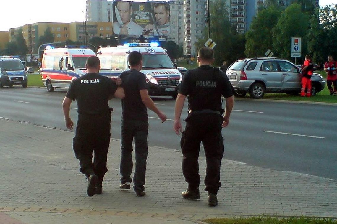 Wypadek na ul. Jana Pawła II. Pijany kierowca próbował uciec (zdjęcia) Wypadek na ul. Jana Pawła II. Pijany kierowca próbował uciec (zdjęcia)