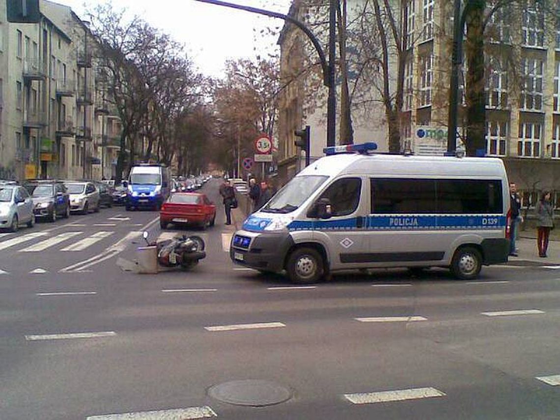Wypadek na ul. Lipowej. Kierowca skutera trafił do szpitala Wypadek na ul. Lipowej. Kierowca skutera trafił do szpitala