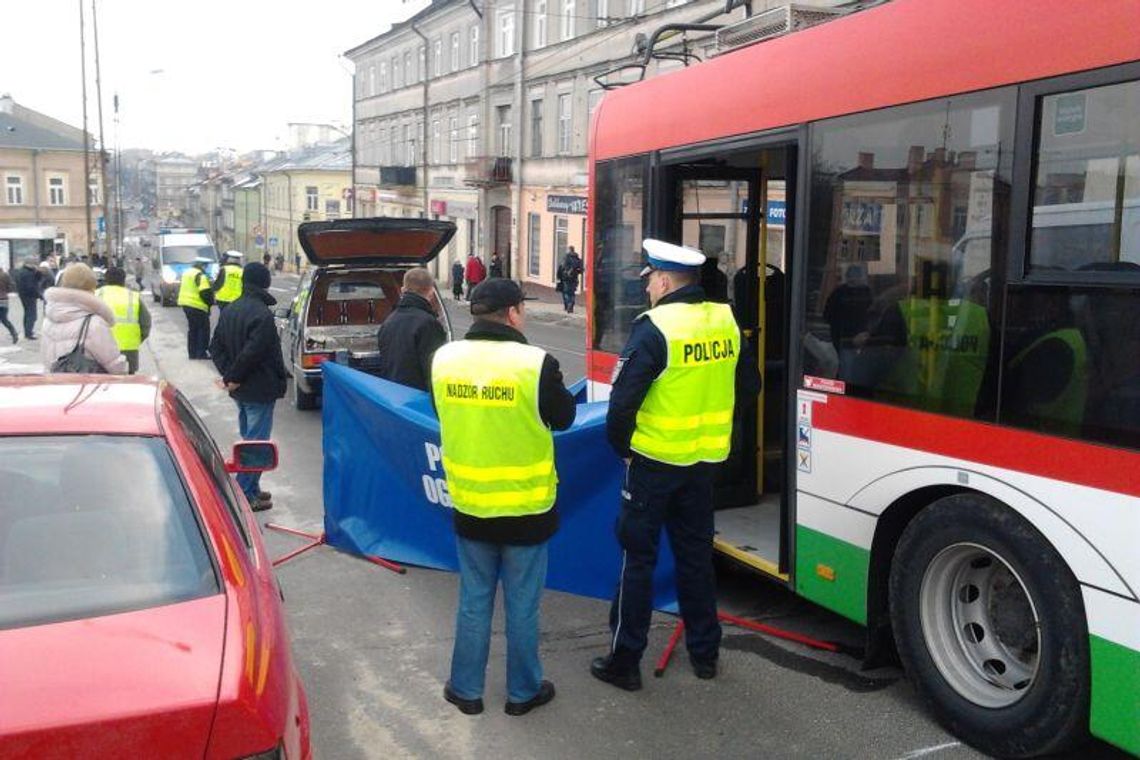 Wypadek na ul. Lubartowskiej. 13-latek zginął potrącony przez trolejbus Wypadek na ul. Lubartowskiej. 13-latek zginął potrącony przez trolejbus