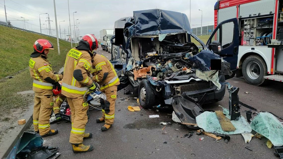 Wypadek na ul. Mełgiewskiej w Lublinie. 5-latka zakleszczona we wraku. Zdjęcia