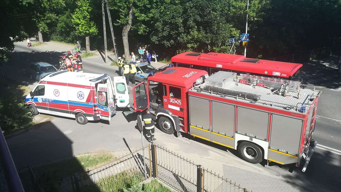 Wypadek na ul. Mickiewicza w Lublinie. Autobus zderzył się z samochodem osobowym