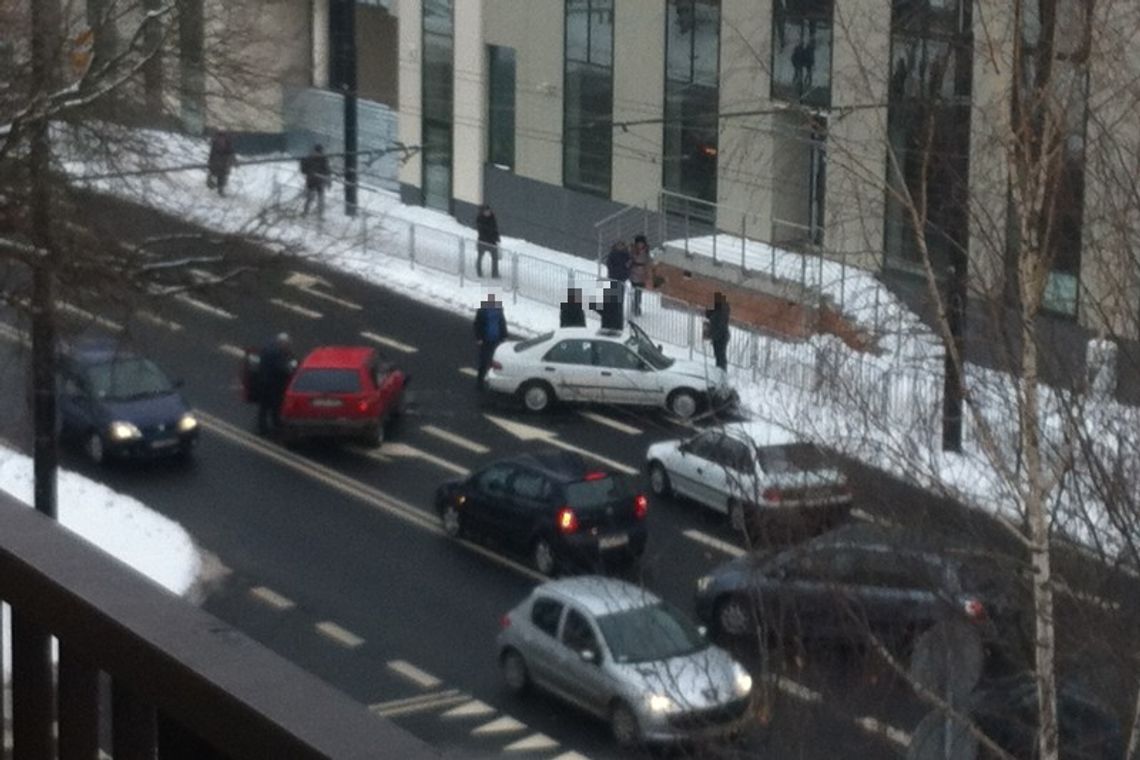 Wypadek na ul. Obywatelskiej w Lublinie (wideo) Wypadek na ul. Obywatelskiej w Lublinie (wideo)