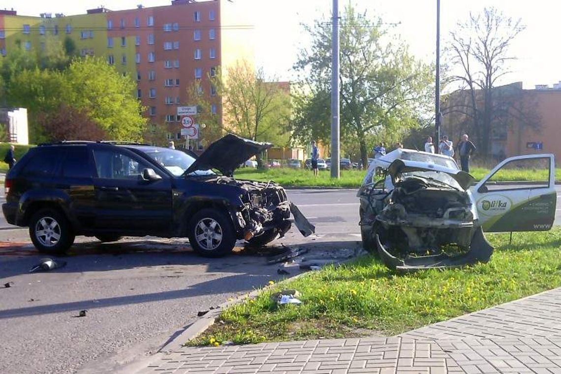 Wypadek na ul. Orkana. Zmarł kierowca fiata