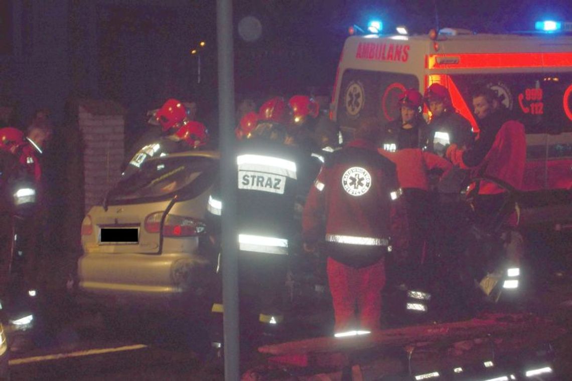 Wypadek na ul. Północnej. Kierowca lanosa wjechał w dwa autobusy Wypadek na ul. Północnej. Kierowca lanosa wjechał w dwa autobusy