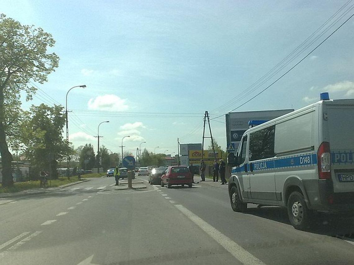 Wypadek na ul. Turystycznej, policja kieruje ruchem Wypadek na ul. Turystycznej, policja kieruje ruchem