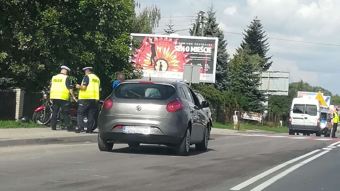 Wypadek na ul. Turystycznej w Lublinie. Kierowca nie ustąpił pierwszeństwa motocykliście