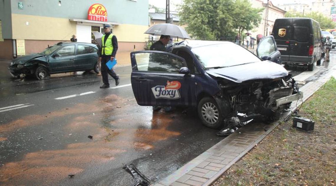 Wypadek na ul. Wyszyńskiego w Lublinie. Droga już odblokowana Wypadek na ul. Wyszyńskiego w Lublinie. Droga już odblokowana