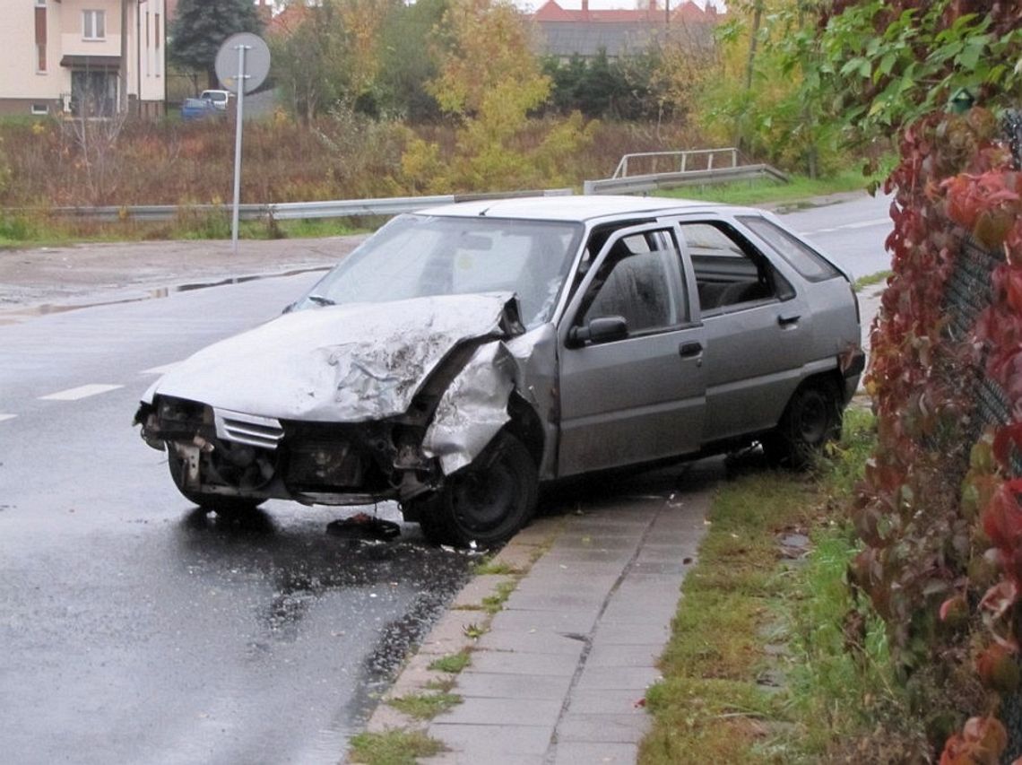 Wypadek na ul. Wyzwolenia: Jedna osoba w szpitalu (zdjęcia) Wypadek na ul. Wyzwolenia: Jedna osoba w szpitalu (zdjęcia)