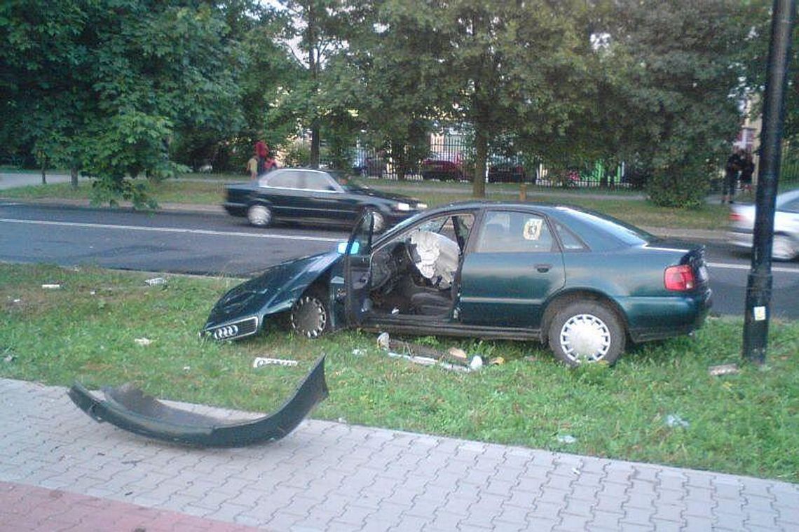 Wypadek na ul. Związkowej. Pieszy zginął pod kołami taksówki (zdjęcia) Wypadek na ul. Związkowej. Pieszy zginął pod kołami taksówki (zdjęcia)