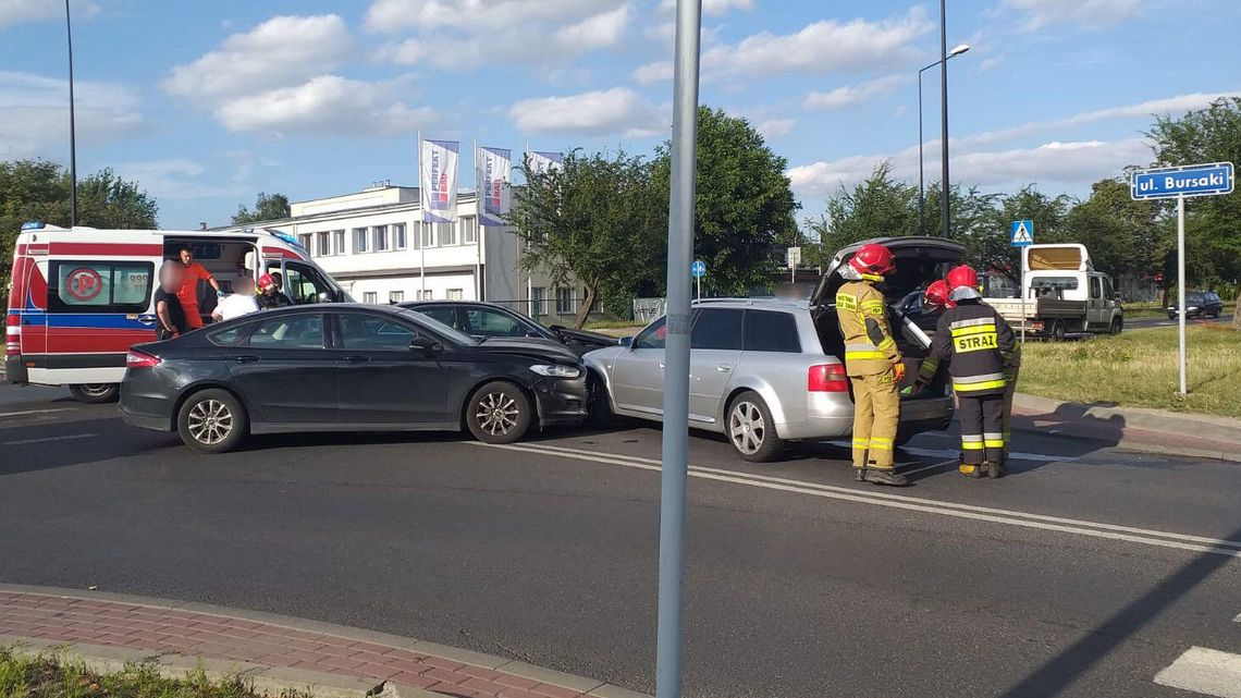 Wypadek na ul. Związkowej w Lublinie. Zderzyły się trzy samochody Wypadek na ul. Związkowej w Lublinie. Zderzyły się trzy samochody