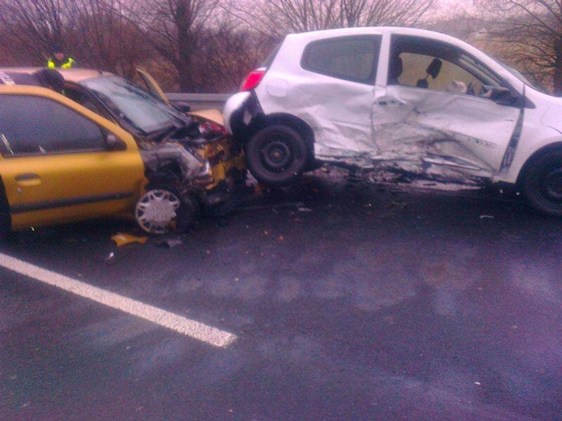 Wypadek niedaleko Łęcznej: Jedna osoba została w szpitalu