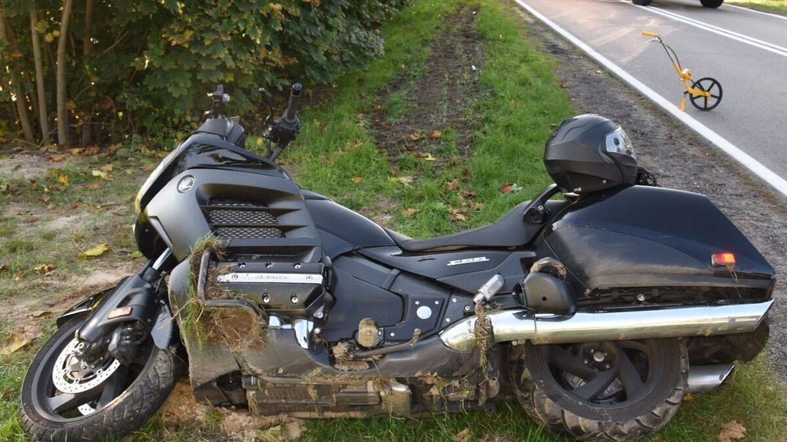 Wypadek pod Puławami. Motocyklista w szpitalu po zderzeniu ze skodą Wypadek pod Puławami. Motocyklista w szpitalu po zderzeniu ze skodą