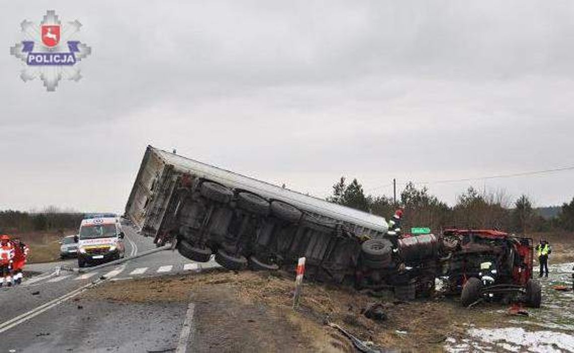 Wypadek przed Annopolem: Zginął kierowca osobówki (zdjęcia)