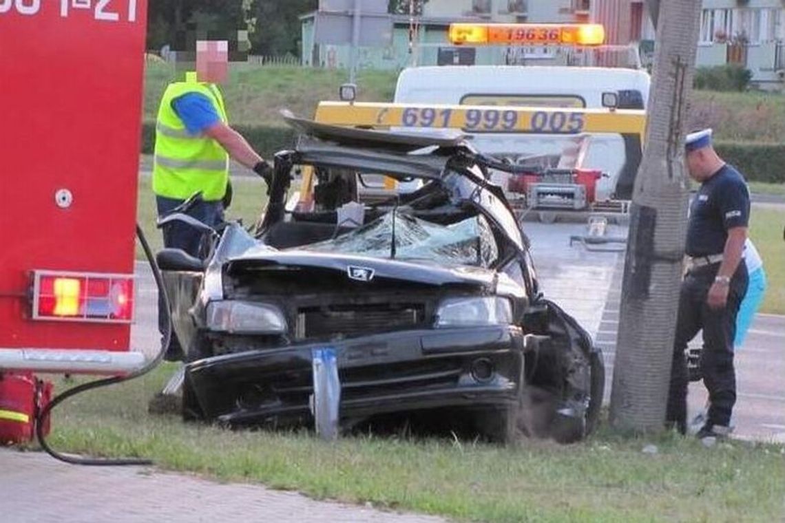 Wypadek przy al. Smorawińskiego: Kierowca był po alkoholu Wypadek przy al. Smorawińskiego: Kierowca był po alkoholu