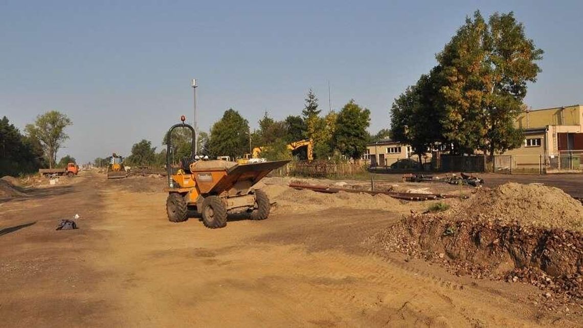 Wypadek przy pracy na torach. Maszyna przejechała budowlańca